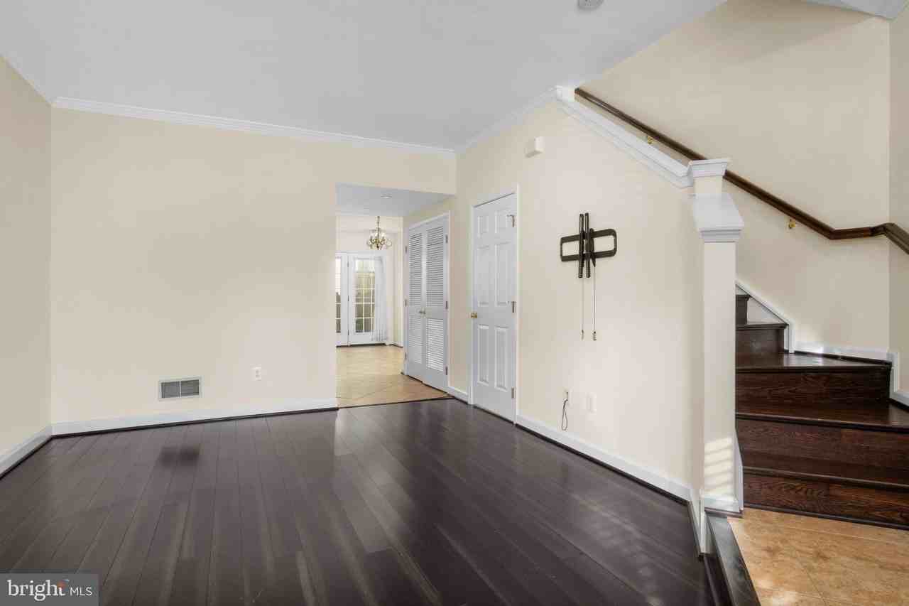 4384 Sutler Hill Sq - Photo 4 of 44