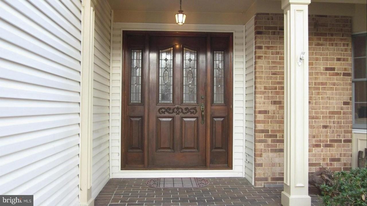 2211 Goldentree Way - Photo 2 of 26