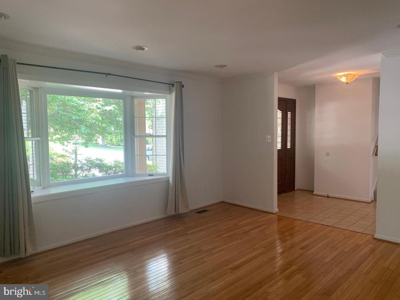 2211 Goldentree Way - Photo 4 of 26