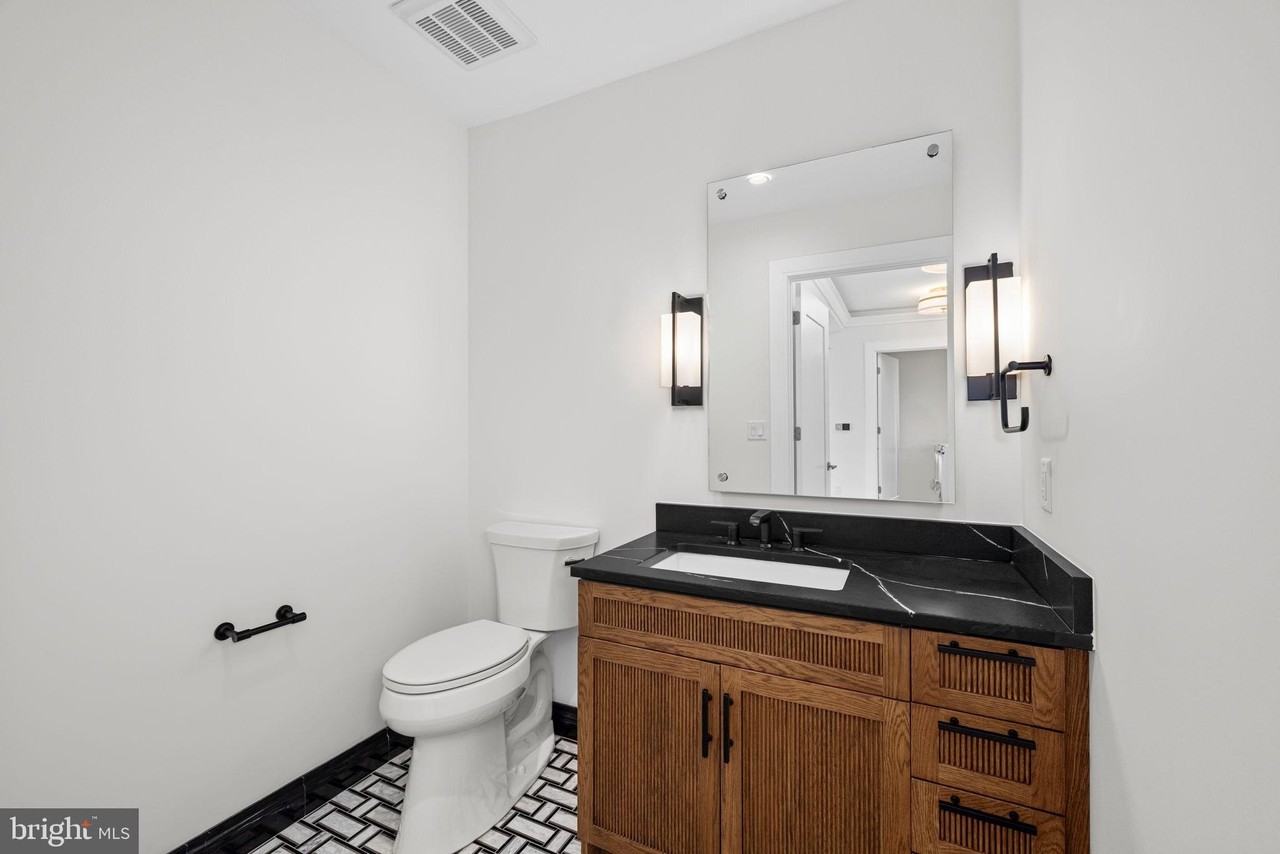6718 Lowell Ave #801 - Photo 7 of 47