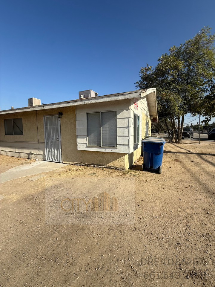 316 S Oswell St #A - Photo 2 of 10