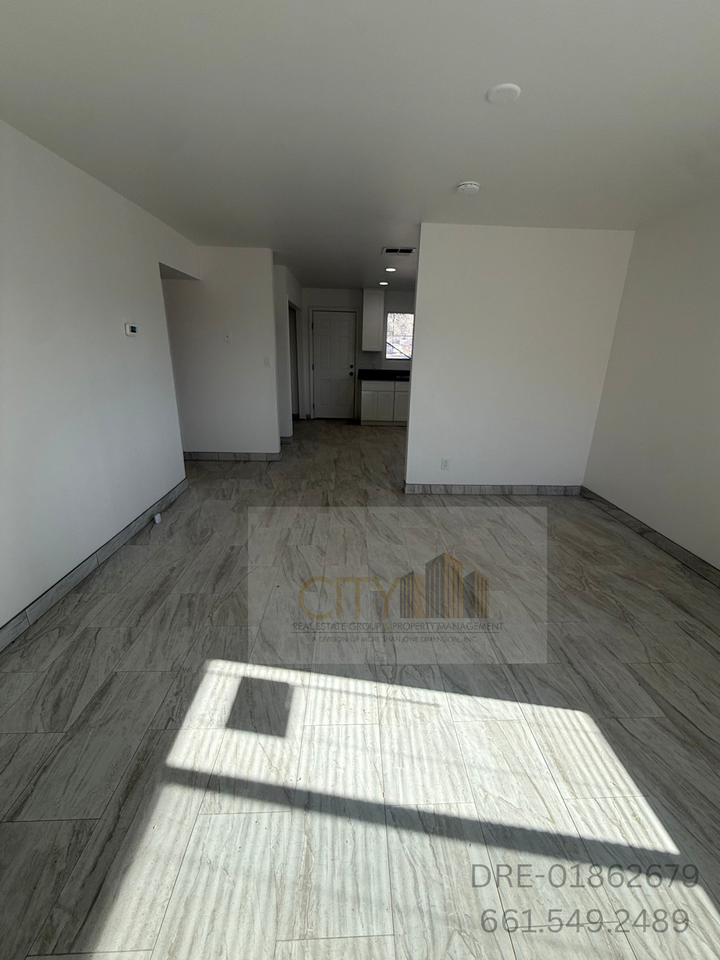 316 S Oswell St #A - Photo 3 of 10