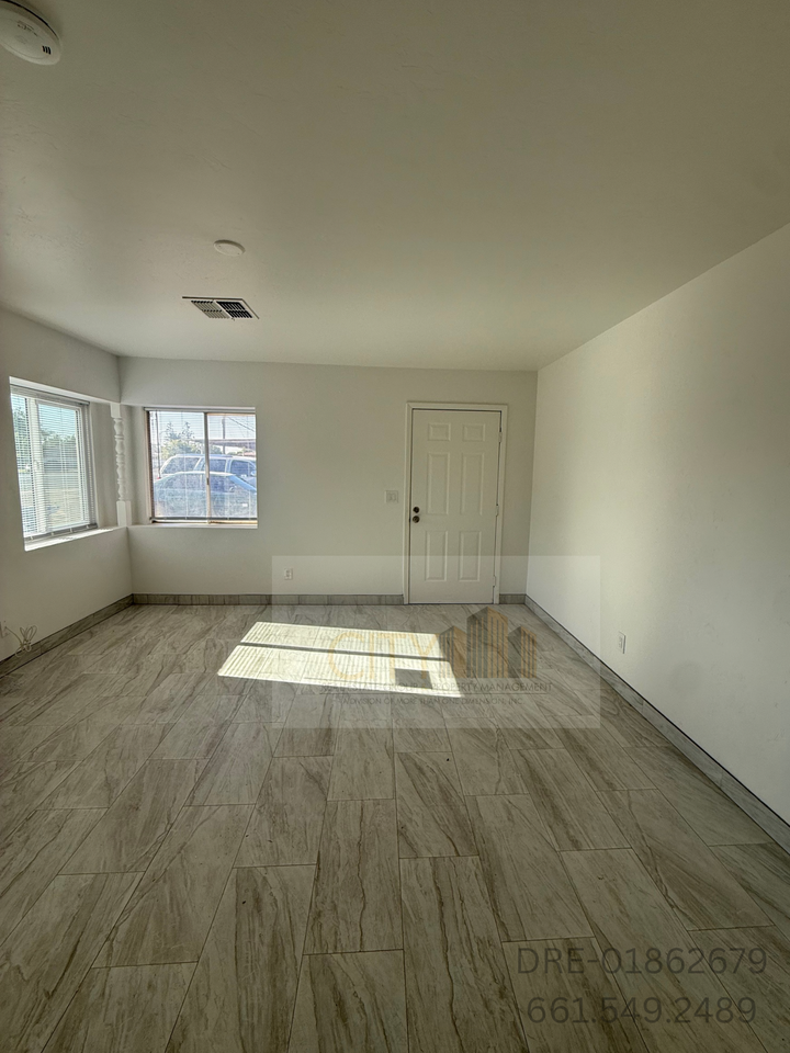 316 S Oswell St #A - Photo 4 of 10