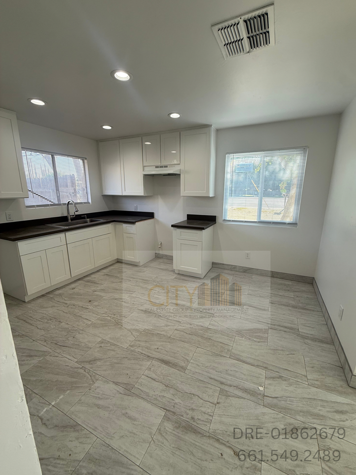 316 S Oswell St #A - Photo 6 of 10