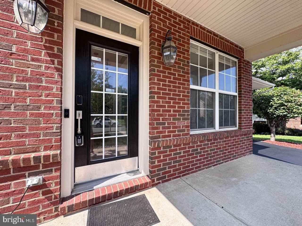 22827 Oakgrove Rd - Photo 2 of 50
