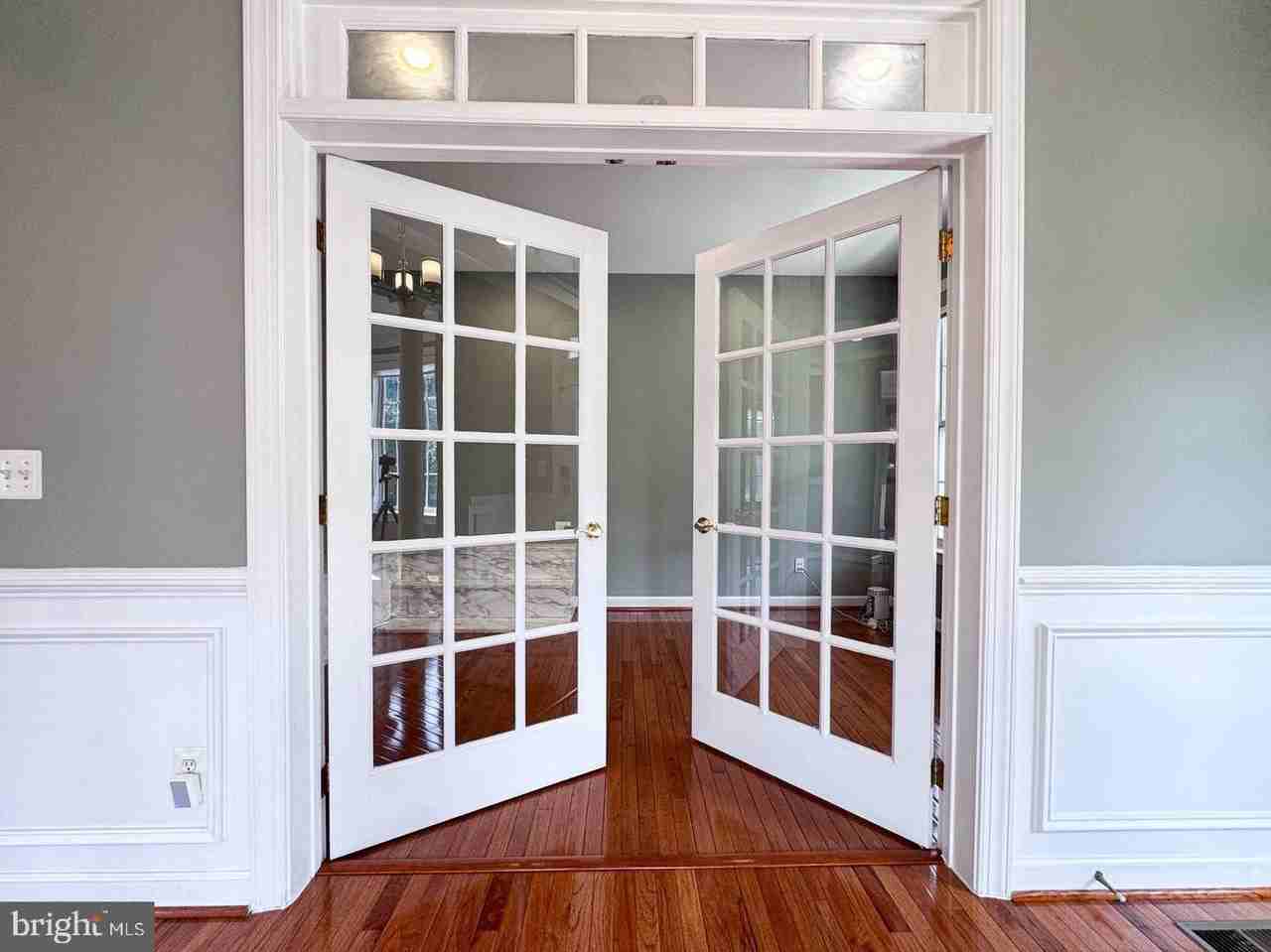 22827 Oakgrove Rd - Photo 5 of 50