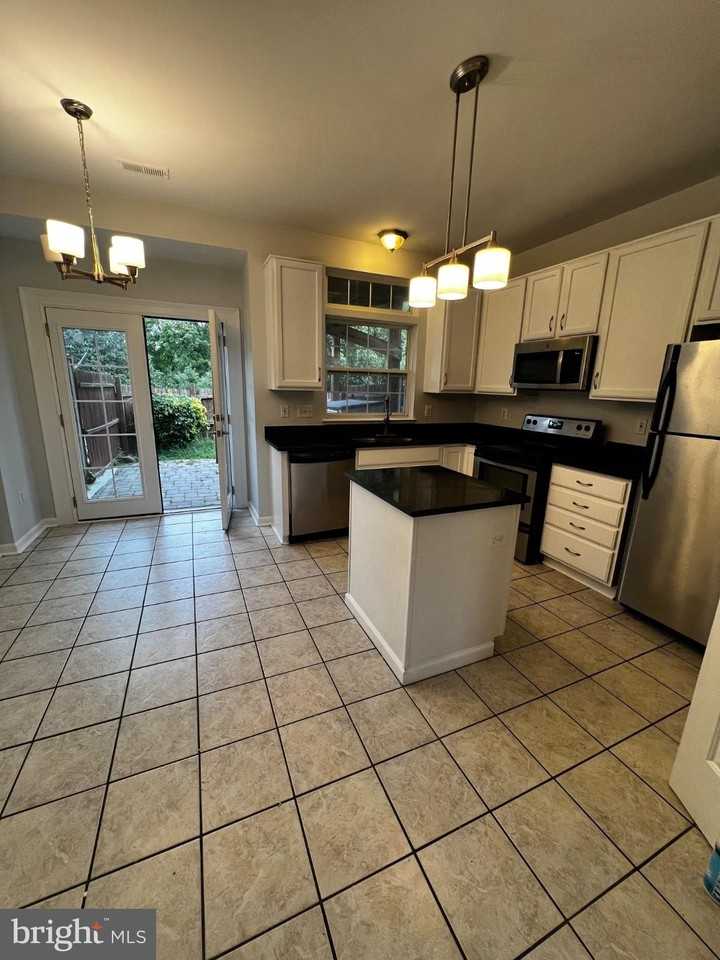 44211 Litchfield Ter - Photo 4 of 21