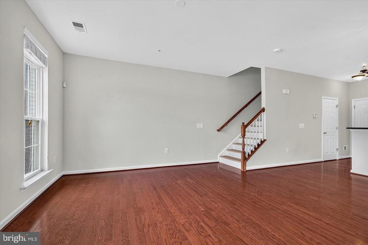 43845 Centergate Dr - Photo 4 of 37