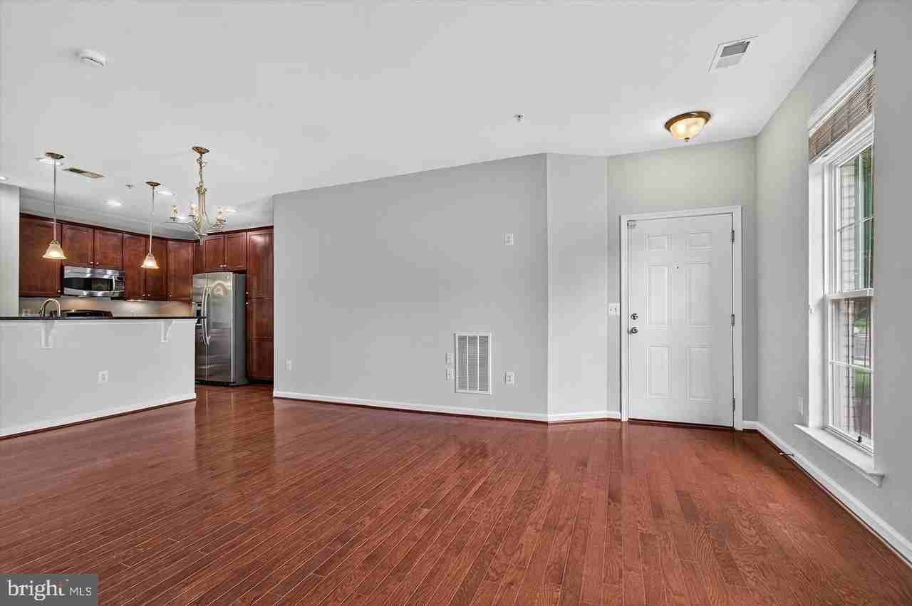 43845 Centergate Dr - Photo 5 of 37
