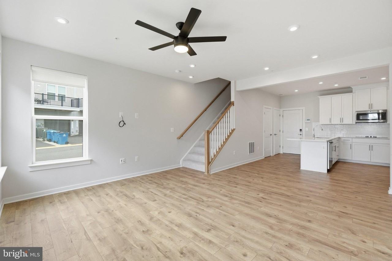 44481 Wolfhound Sq - Photo 3 of 37