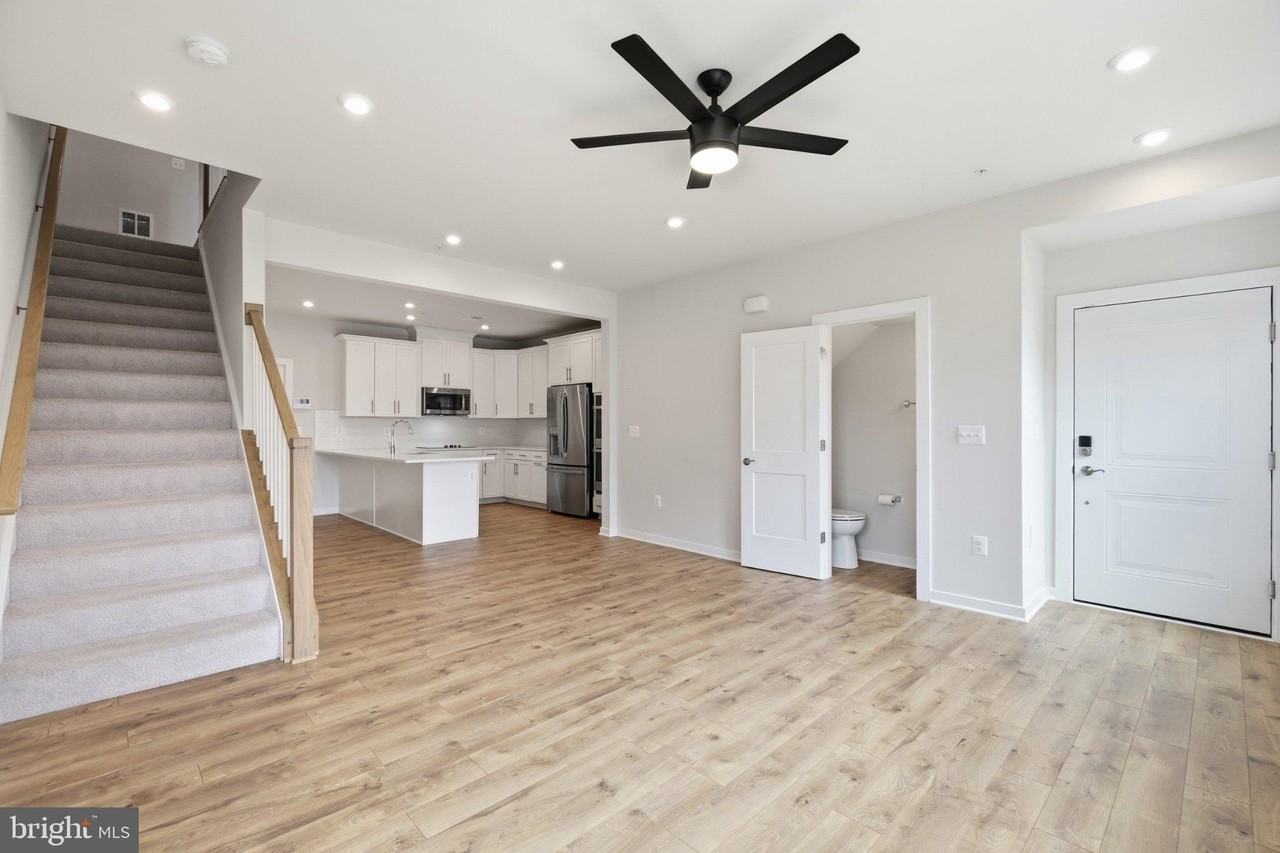 44481 Wolfhound Sq - Photo 4 of 37