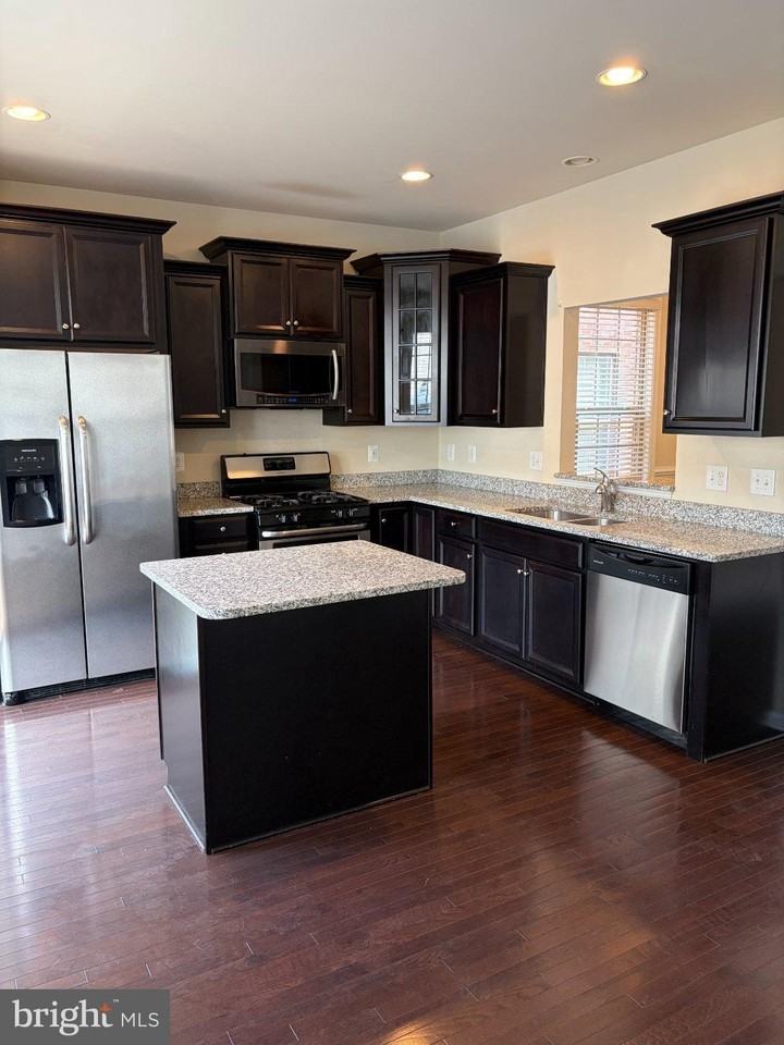9244 Prescott Ave - Photo 4 of 20