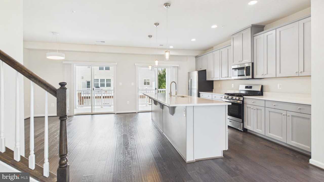 10068 Market St - Photo 5 of 50