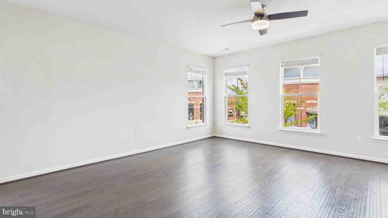 10068 Market St - Photo 6 of 50