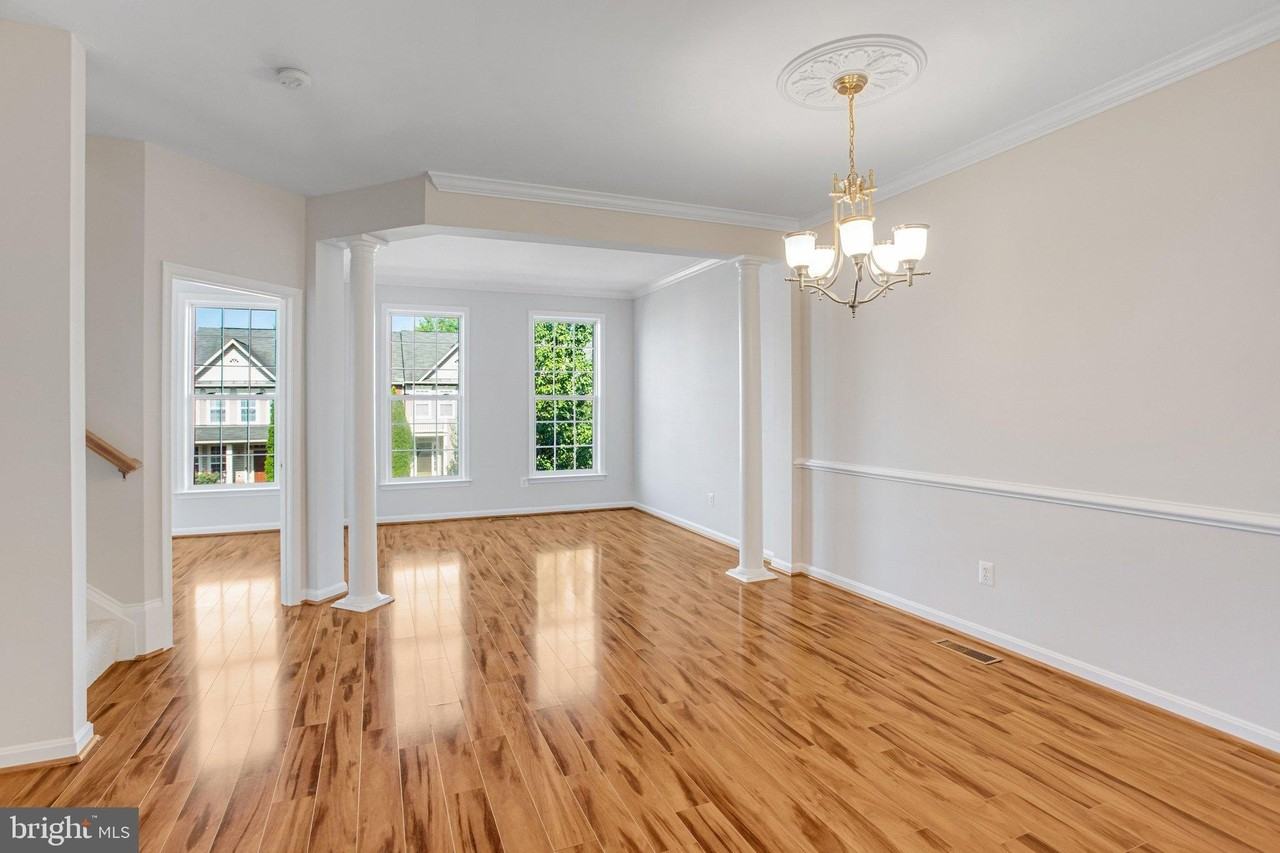 15519 Exmore Ct - Photo 4 of 38