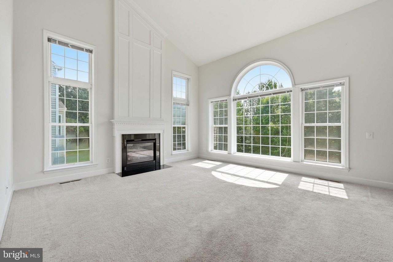 9549 Mountwood Dr - Photo 2 of 32