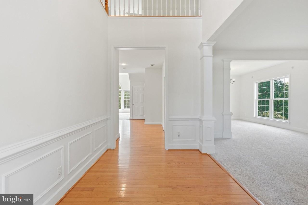 9549 Mountwood Dr - Photo 4 of 32