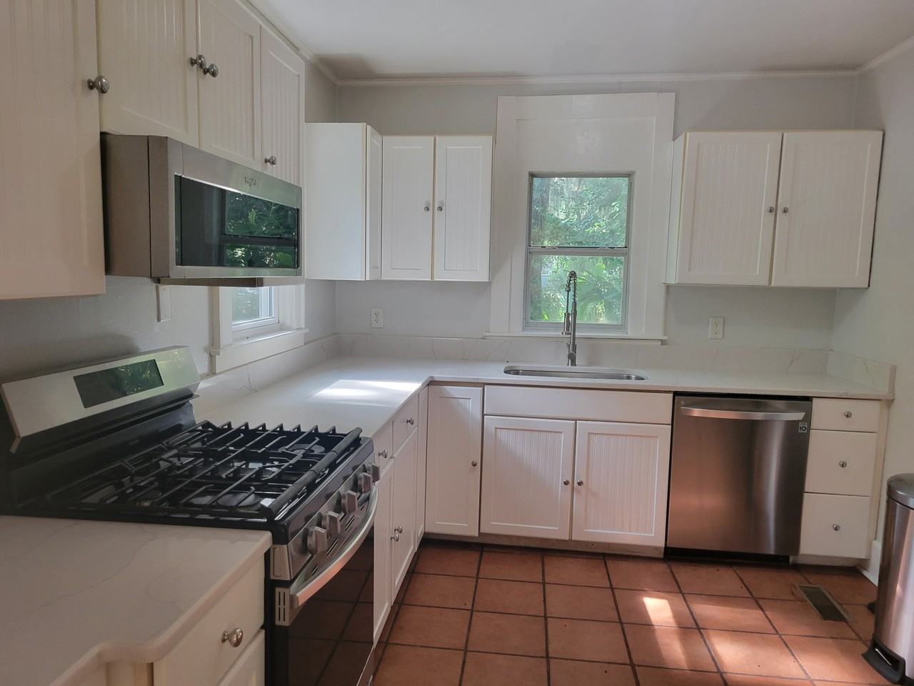 794 Ribaut Rd #1 - Photo 4 of 10