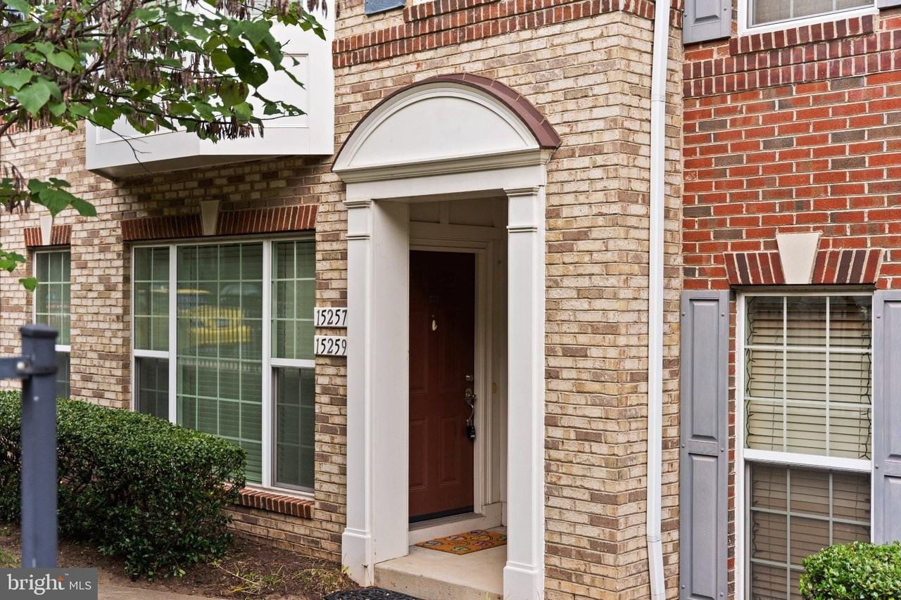 15259 Leicestershire St - Photo 2 of 30