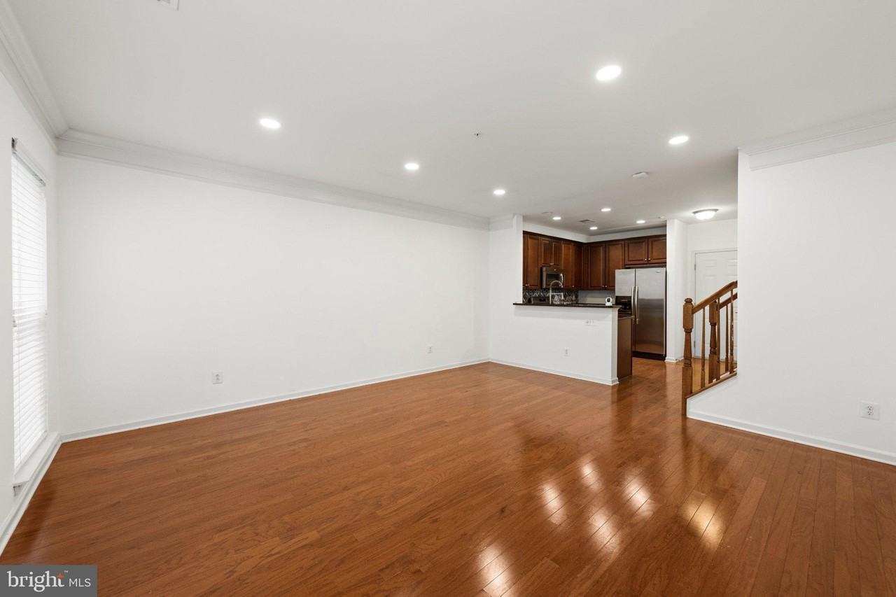15259 Leicestershire St - Photo 4 of 30