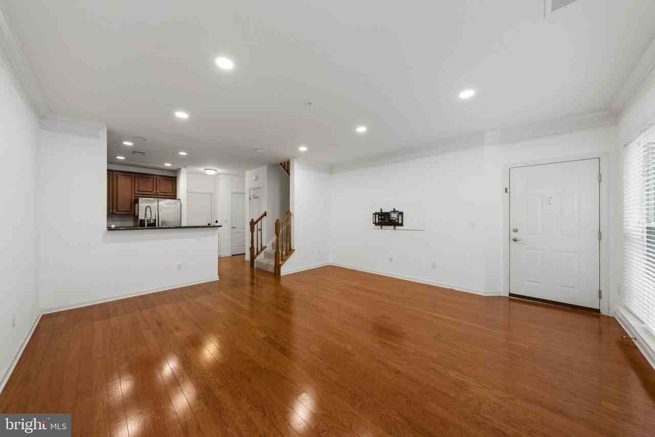 15259 Leicestershire St - Photo 5 of 30