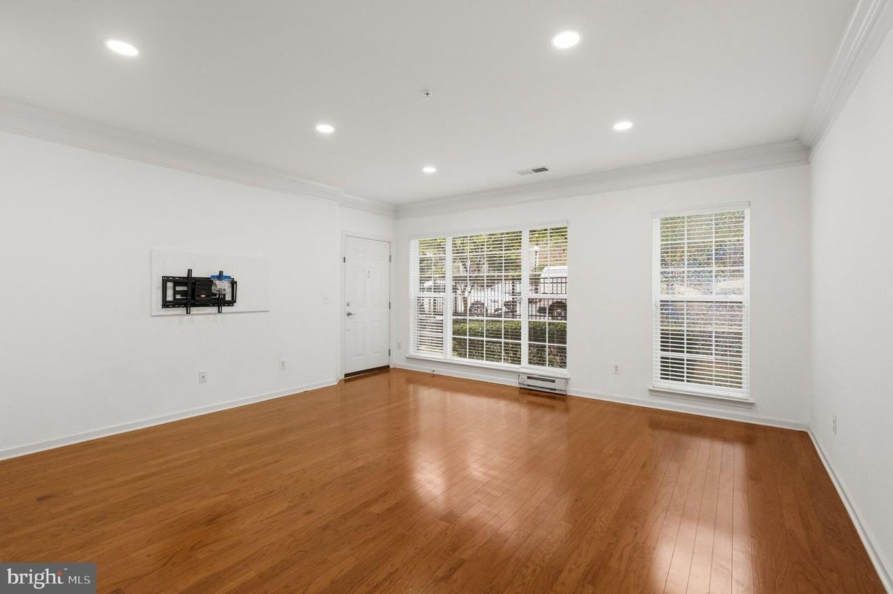 15259 Leicestershire St - Photo 6 of 30