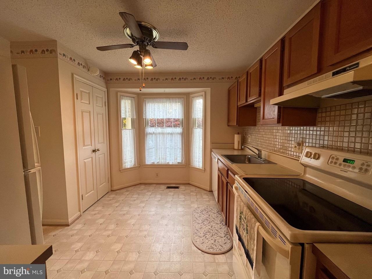 11531 Hill Meade Ln - Photo 6 of 32