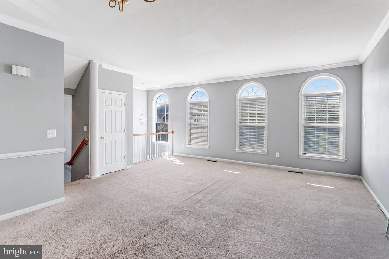 15657 William Bayliss Ct - Photo 4 of 41