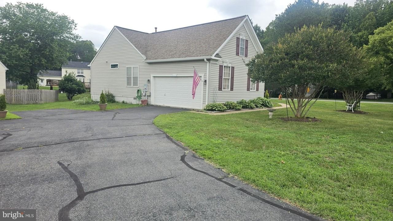 10415 Kings Cove Ct - Photo 3 of 3