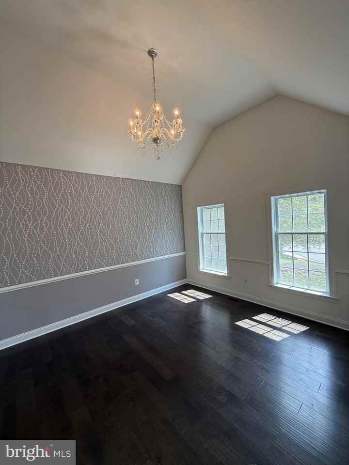 11621 Pine Hollow Ln - Photo 3 of 43