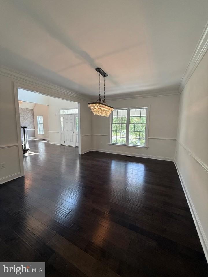 11621 Pine Hollow Ln - Photo 4 of 43