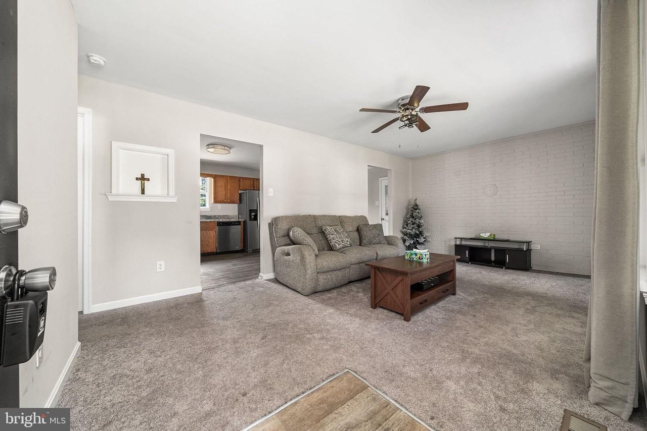 68 Dale Dr - Photo 5 of 42