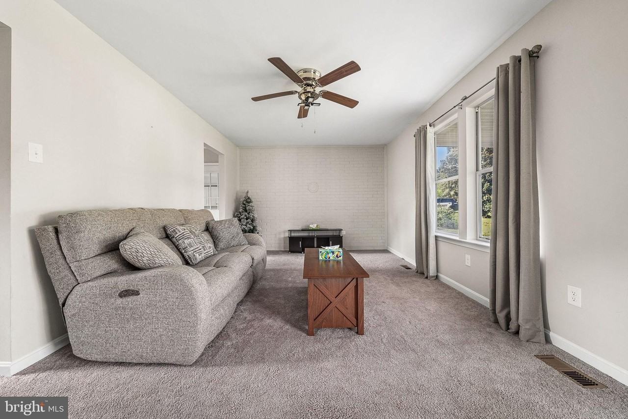 68 Dale Dr - Photo 6 of 42