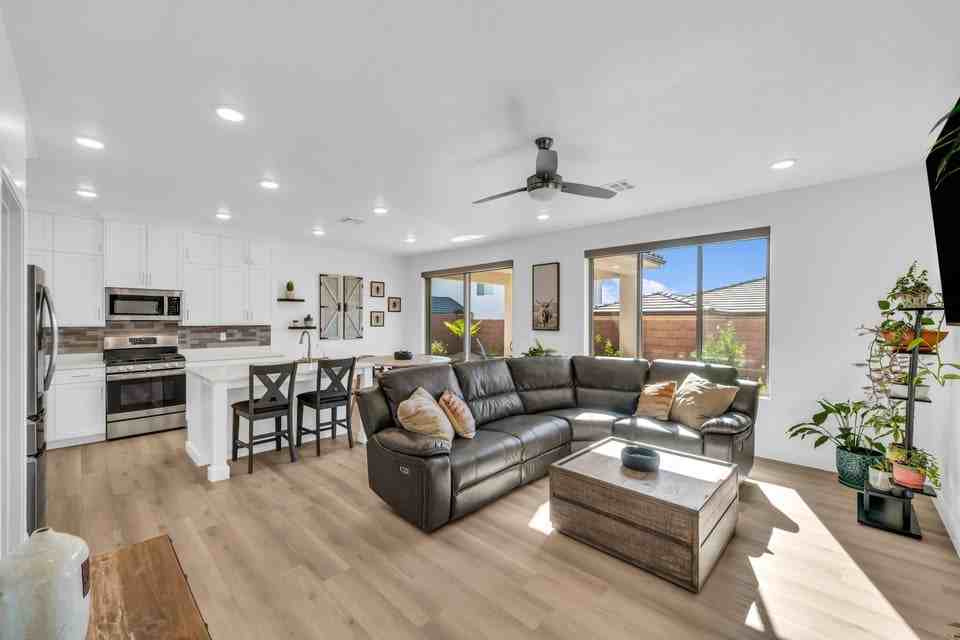 4546 S Lucy Ln #1 - Photo 3 of 21