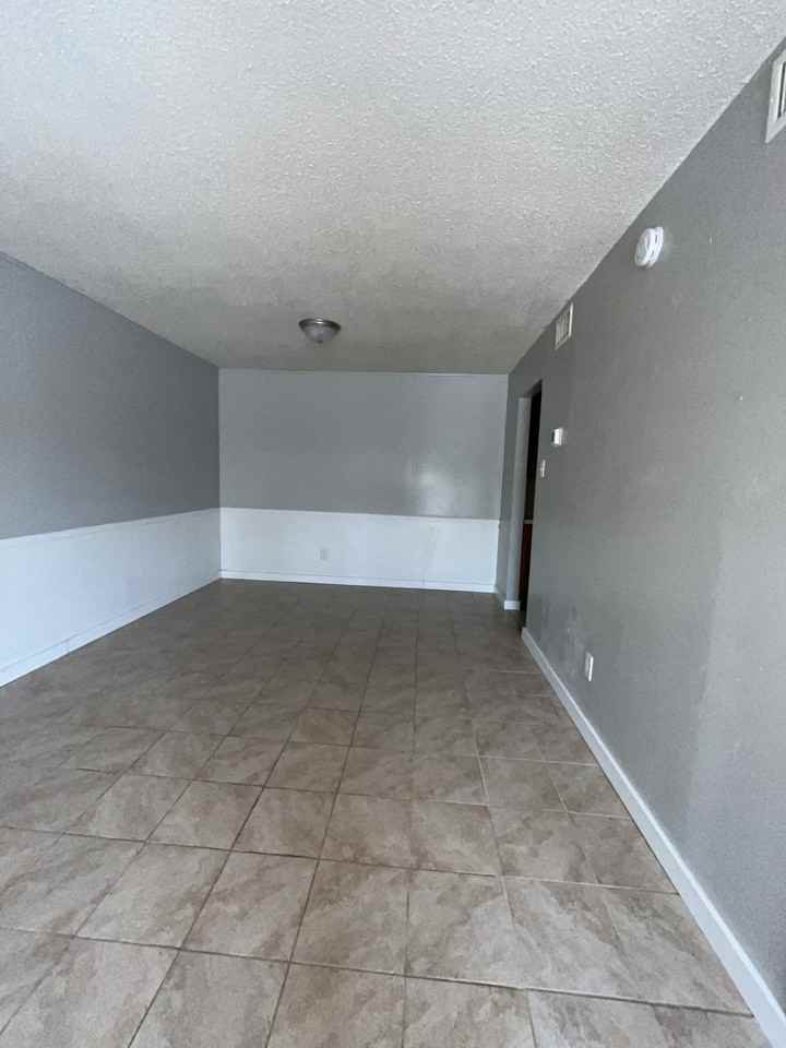 1015 Wells Cir #34 - Photo 4 of 9