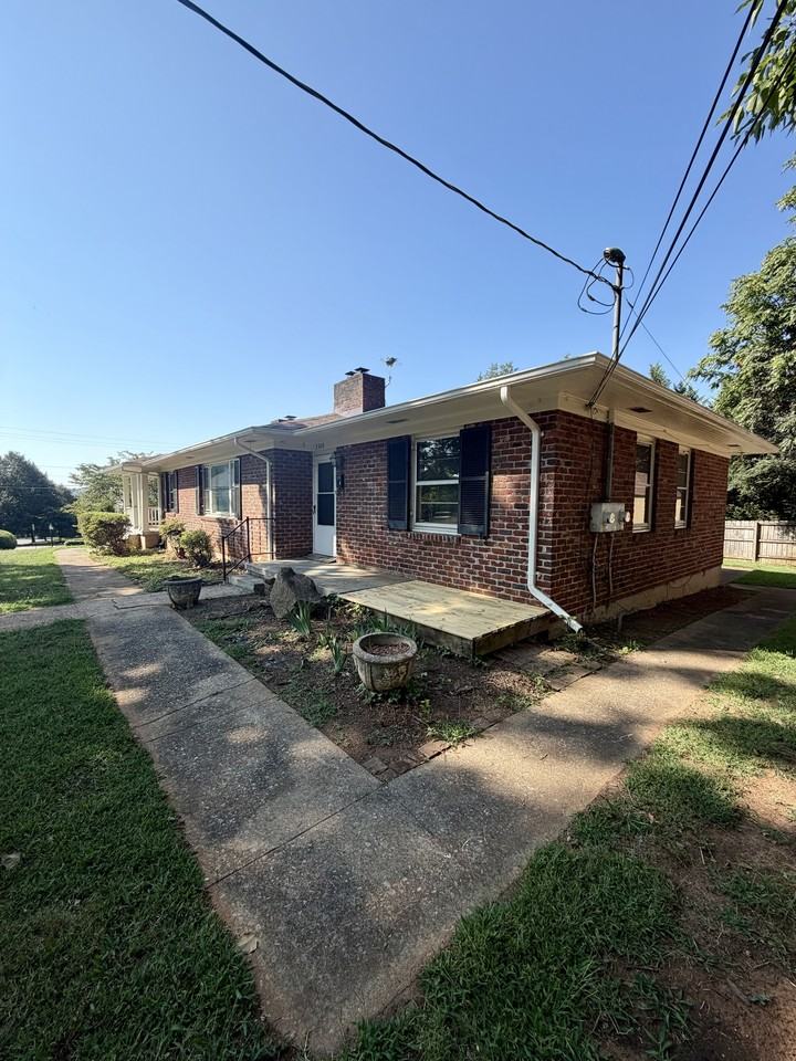 2300 Rivermont Ave #1
