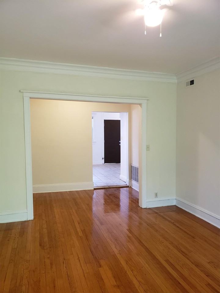 905 W 76th St #905-2 - Photo 2 of 10