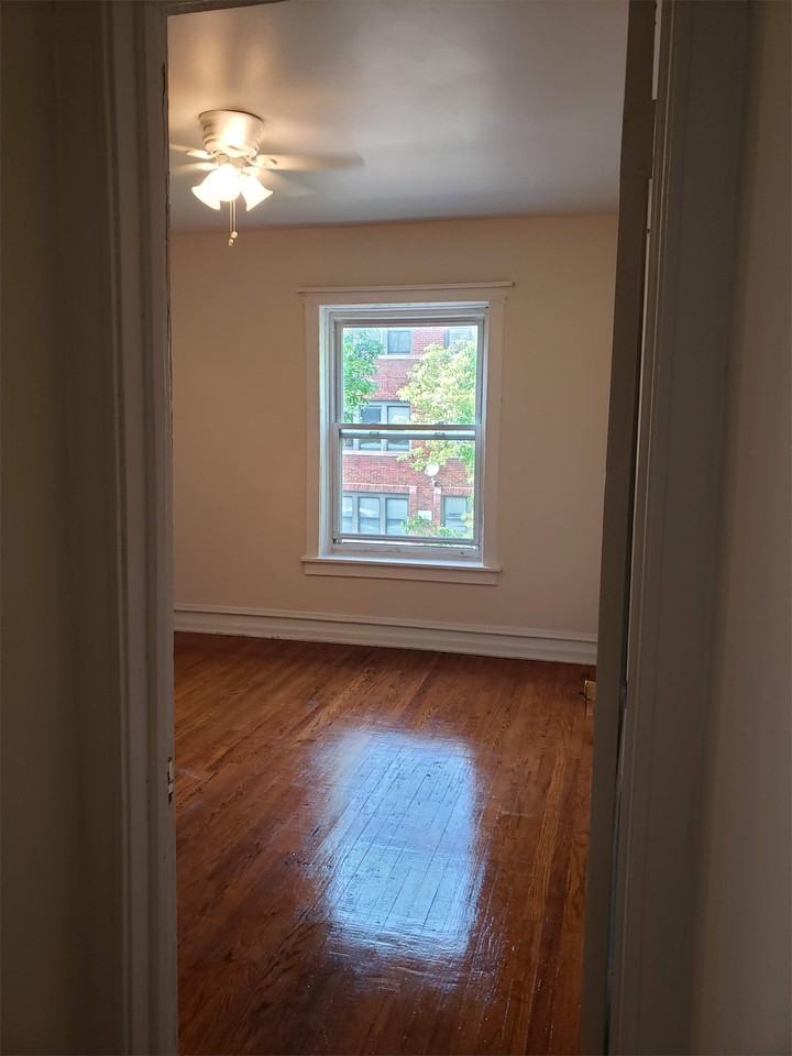 905 W 76th St #905-2 - Photo 3 of 10