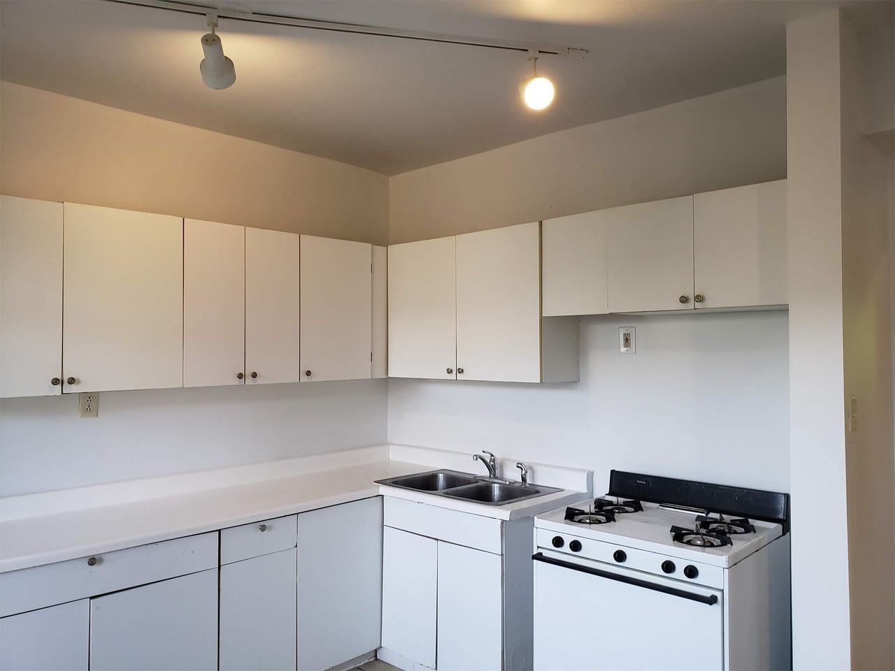 905 W 76th St #905-2 - Photo 5 of 10