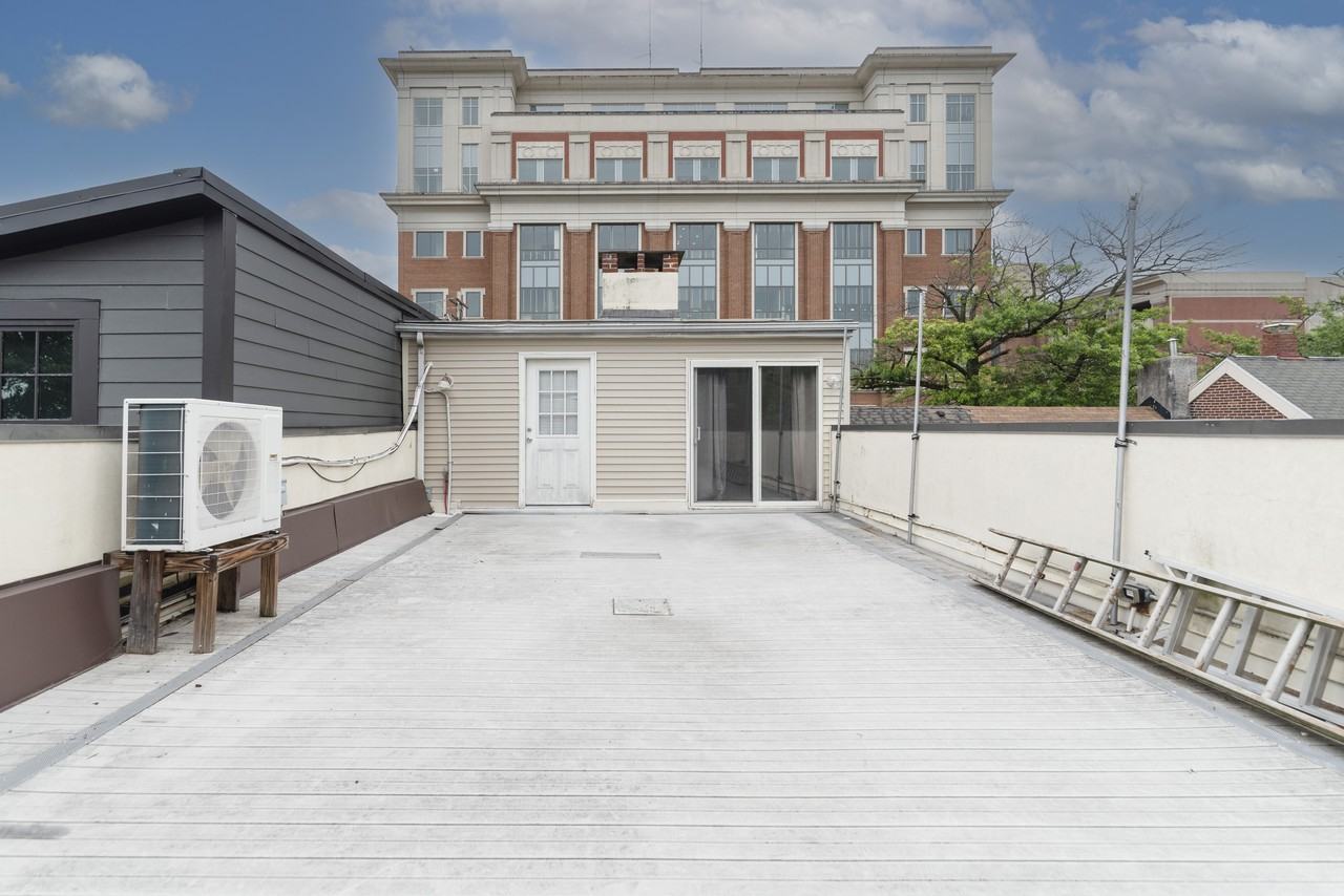 18 N New St #2 - Photo 4 of 10