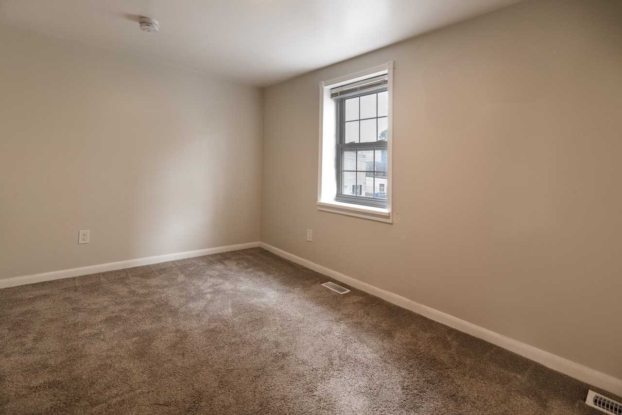 18 N New St #2 - Photo 6 of 10