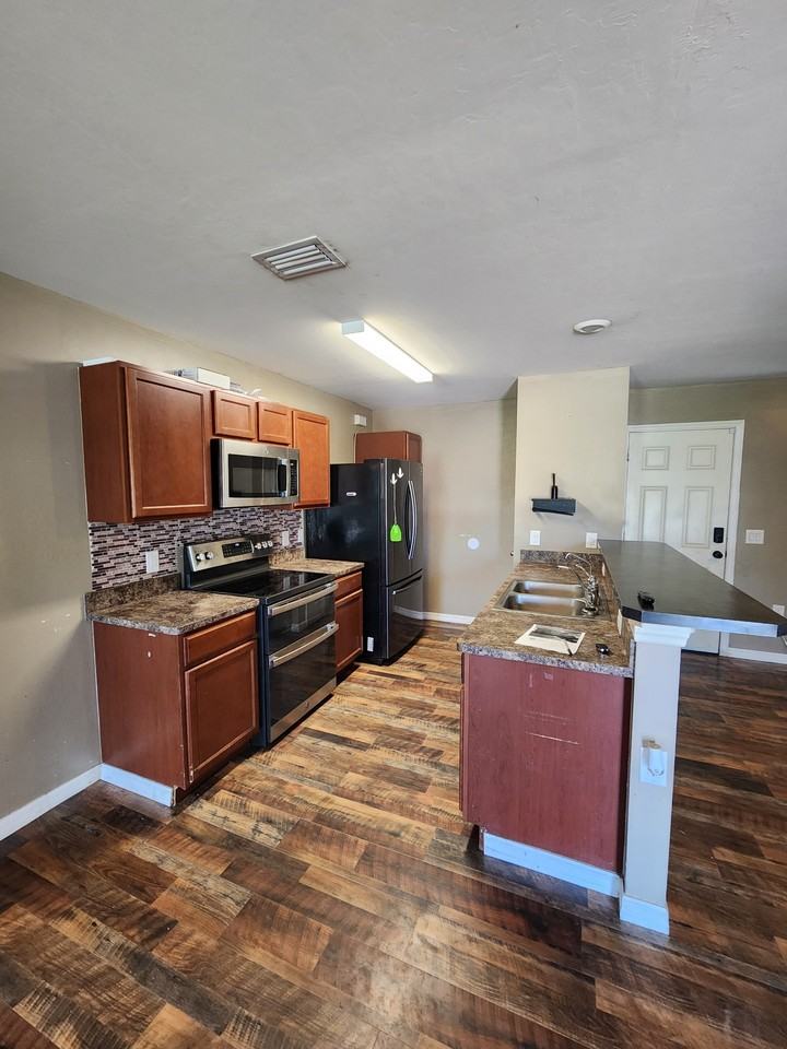 2921 Ne 6th Ave #1 - Photo 3 of 17