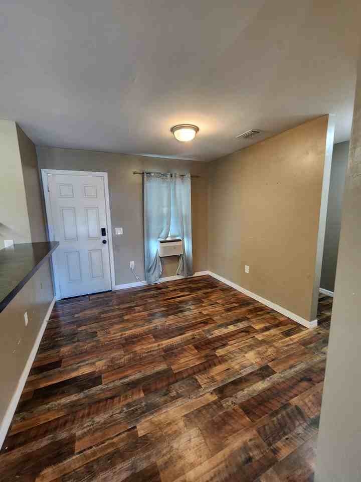 2921 Ne 6th Ave #1 - Photo 4 of 17