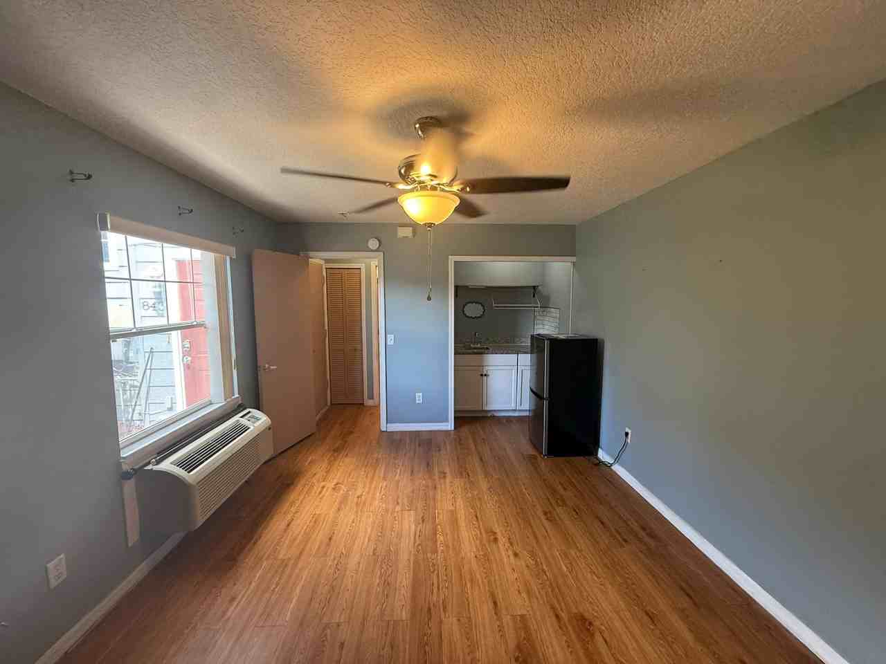 843 Caribbean Dr #B - Photo 5 of 35
