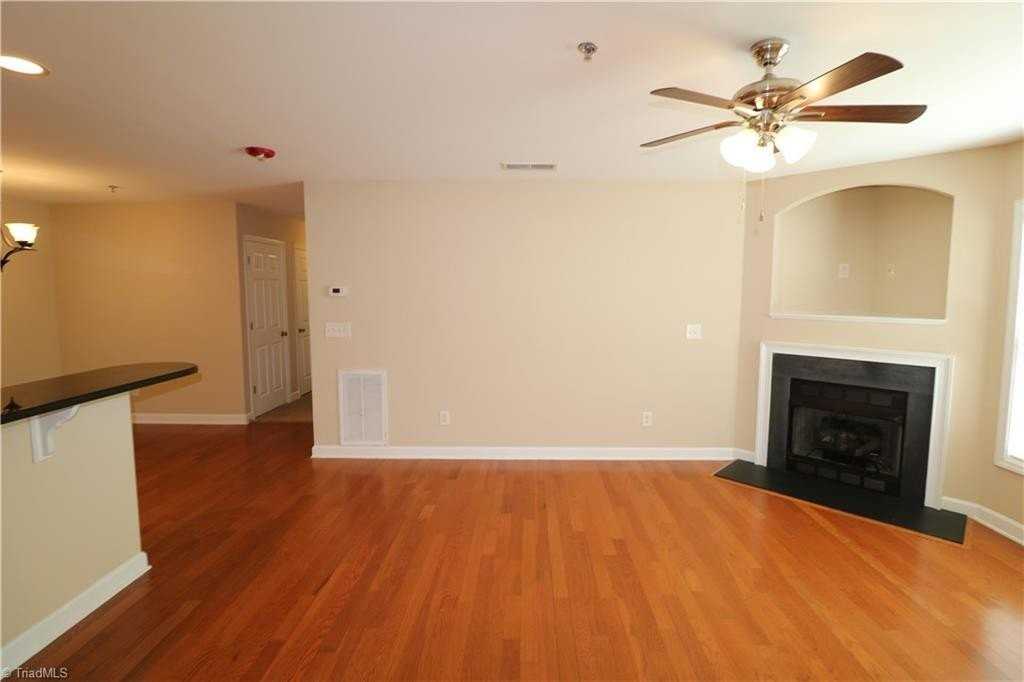 4762 Tatton Park Cir #1B - Photo 4 of 16