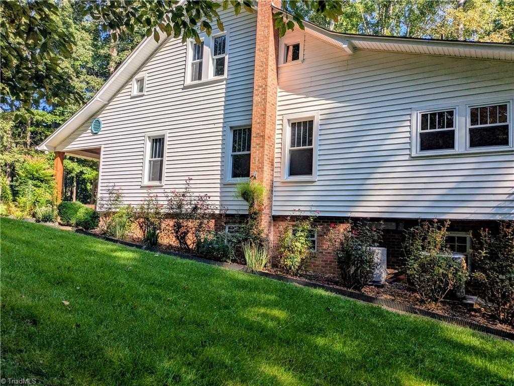 1540 Yadkinville Rd - Photo 4 of 34