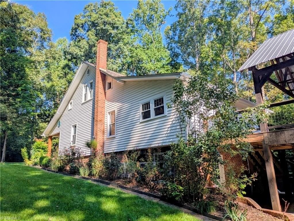 1540 Yadkinville Rd - Photo 5 of 34
