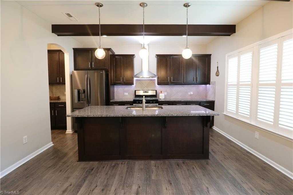 4515 Wedge Dr - Photo 5 of 40