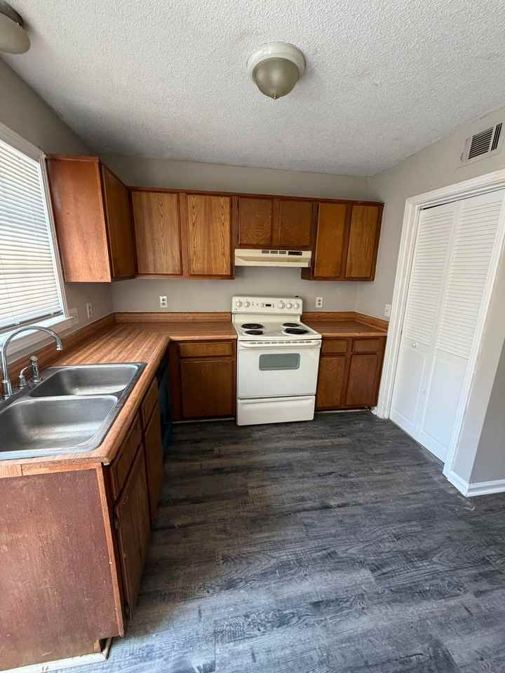 732 Holder Dr #1 - Photo 3 of 4
