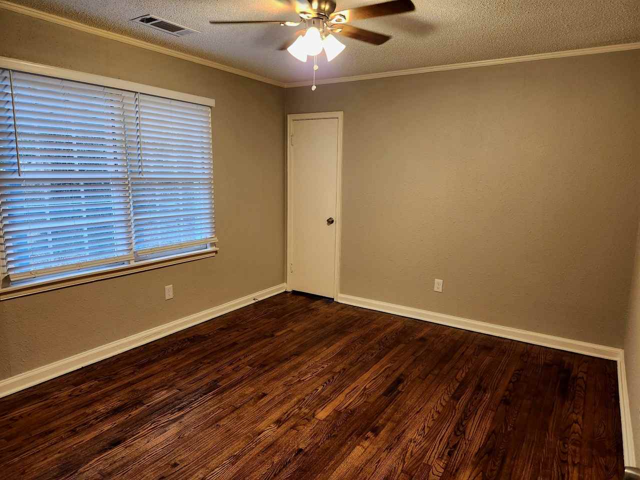 866 Colonial Rd #1 - Photo 6 of 13